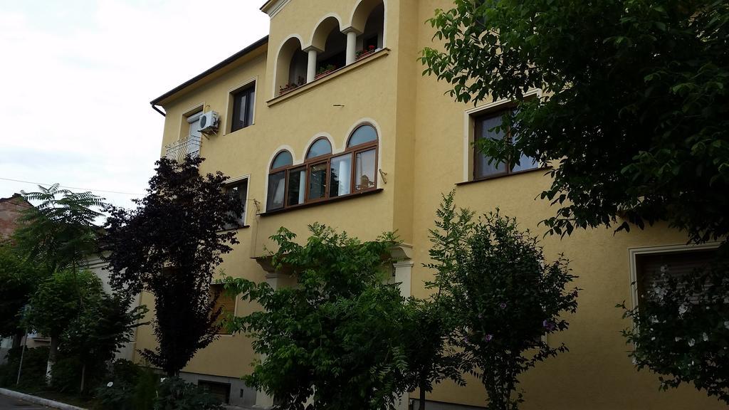 Moonlight Central Apartments Oradea Habitación foto
